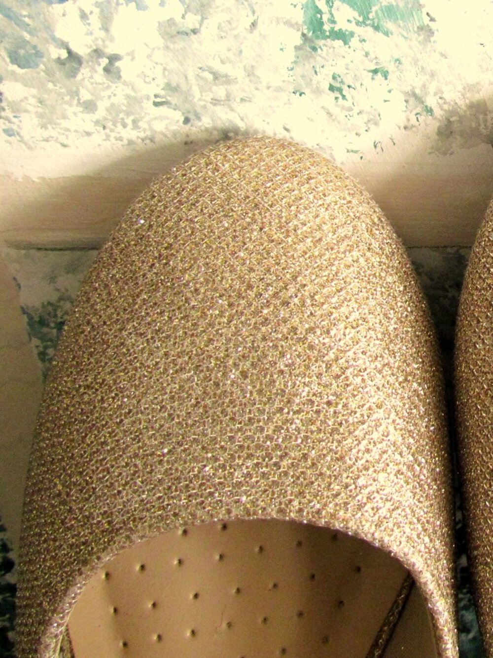 GOLD SHOES, 8 1/2, GLITTER w CRISSCROSS ANKLE STRAPS, SHOELAND FLATS, EUC - Picture 5 of 8